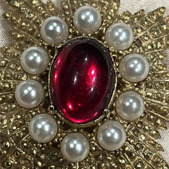 Vintage Ruby & Pearl Starburst Brooch – Quiet Luxury Holiday Statement Pin - Picture 5 of 10